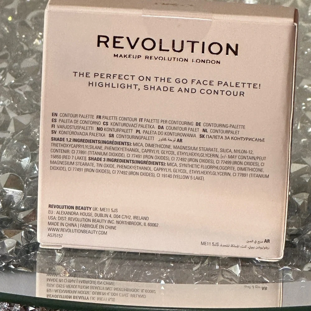 NIP Revolution Makeup London Face Powder Contour Compact.